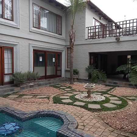 Troas Boutique Hotel Vanderbijlpark Buitenkant foto