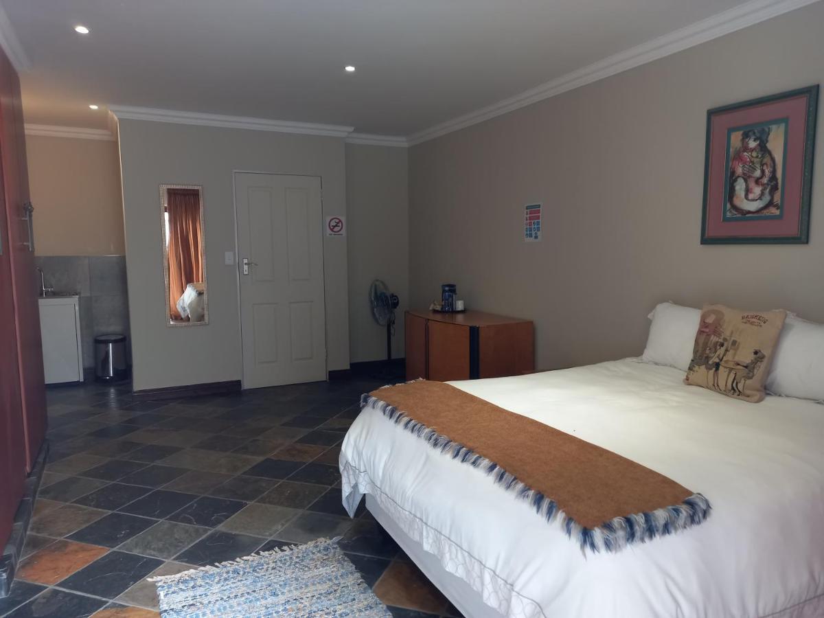 Troas Boutique Hotel Vanderbijlpark Buitenkant foto