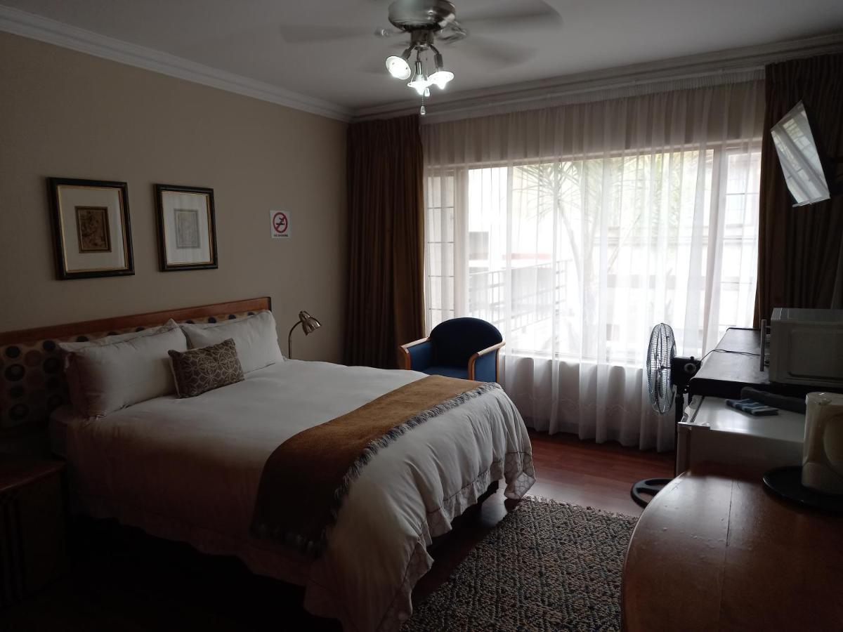 Troas Boutique Hotel Vanderbijlpark Buitenkant foto